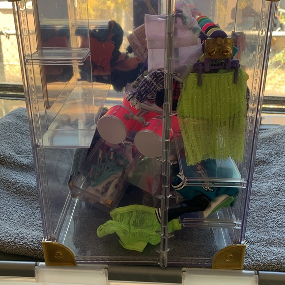 Rainbow High Closet/Dolls - Picture 4 of 8